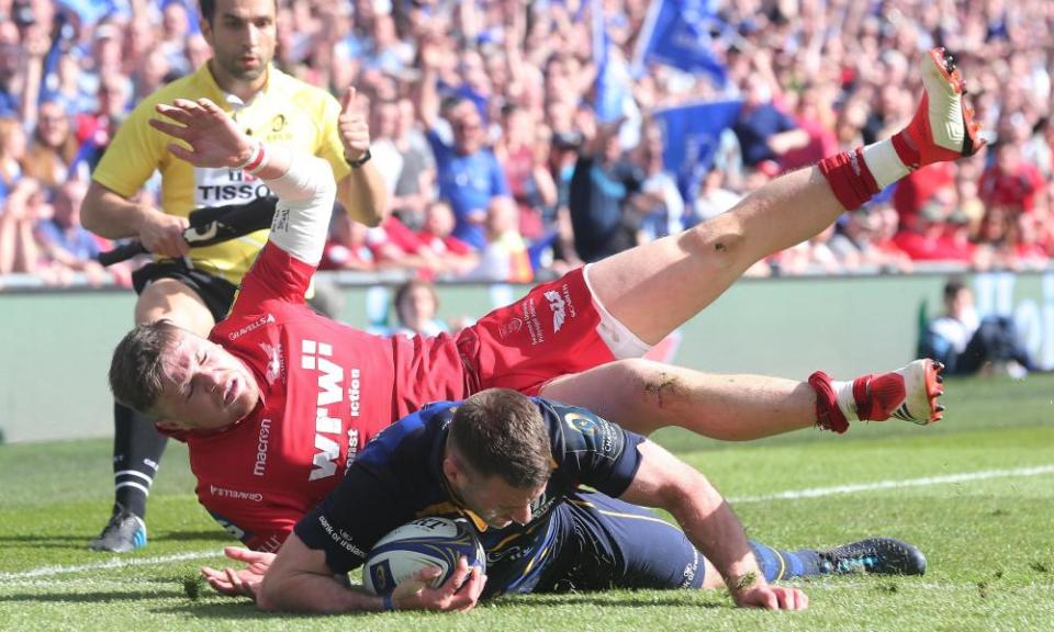 Leinster’s Fergus McFadden scores his side’s third try