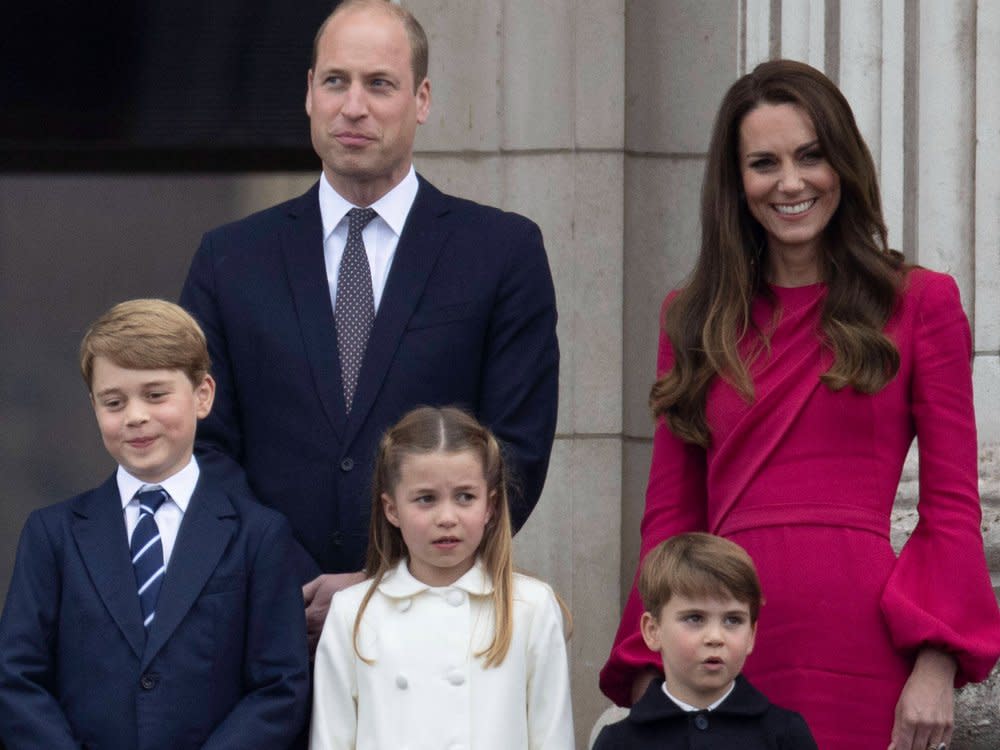 Familie Cambridge (v.l.): Prinz George, Prinz William, Prinzessin Charlotte, Prinz Louis und Herzogin Kate. (Bild: imago/i Images)
