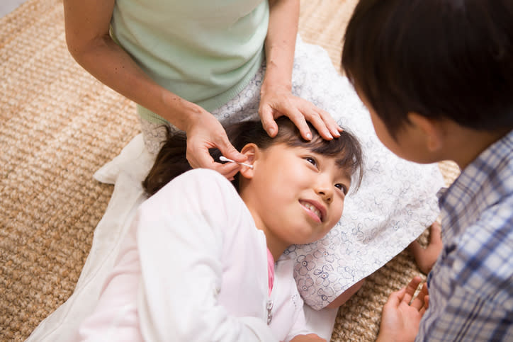 El uso de hisopos en tus hijos podría traerles graves problemas de audición. – Foto: Michael H/Getty Images