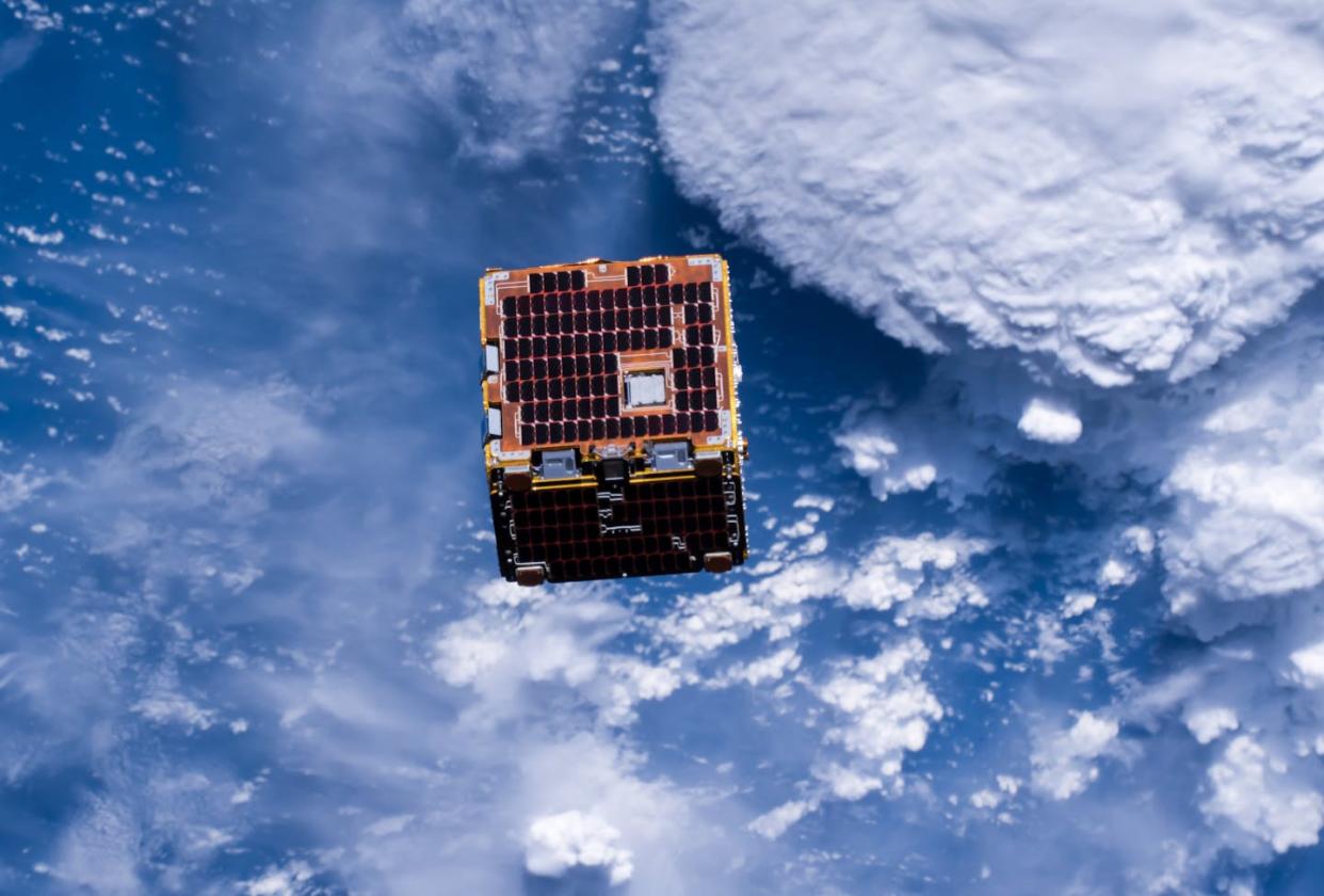 <a href="https://www.shutterstock.com/es/image-photo/small-squared-satellite-orbiting-outer-space-2234812211" rel="nofollow noopener" target="_blank" data-ylk="slk:Blueee77/Shutterstock;elm:context_link;itc:0;sec:content-canvas" class="link ">Blueee77/Shutterstock</a>