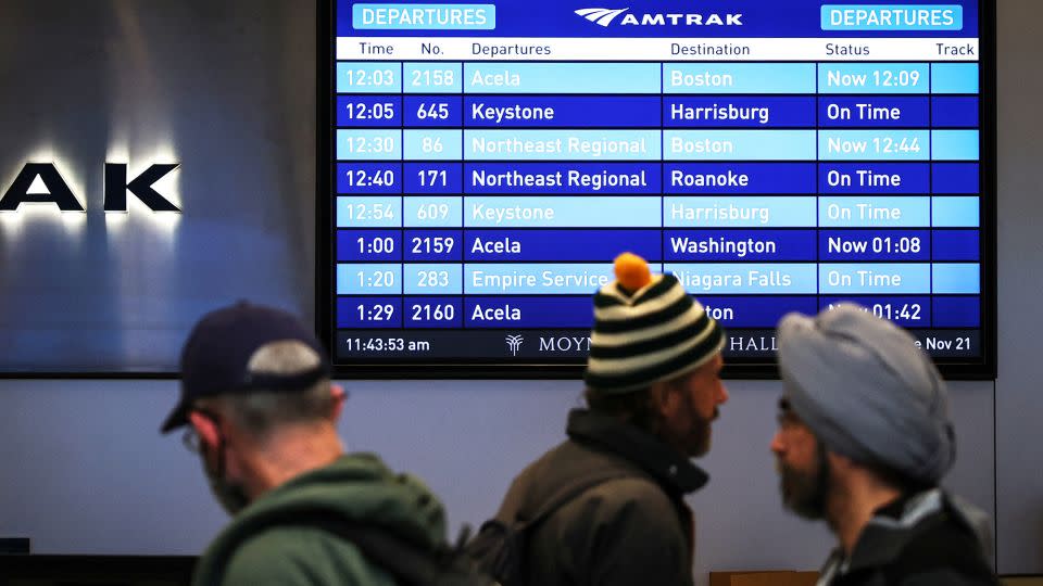 Travelers line up to board Amtrak trains inside the Daniel Patrick Moynihan Train Hall at Pennsylvania Station ahead of the Thanksgiving holiday in Manhattan in New York City, New York, U.S., November 21, 2023. - Mike Segar/Reuters