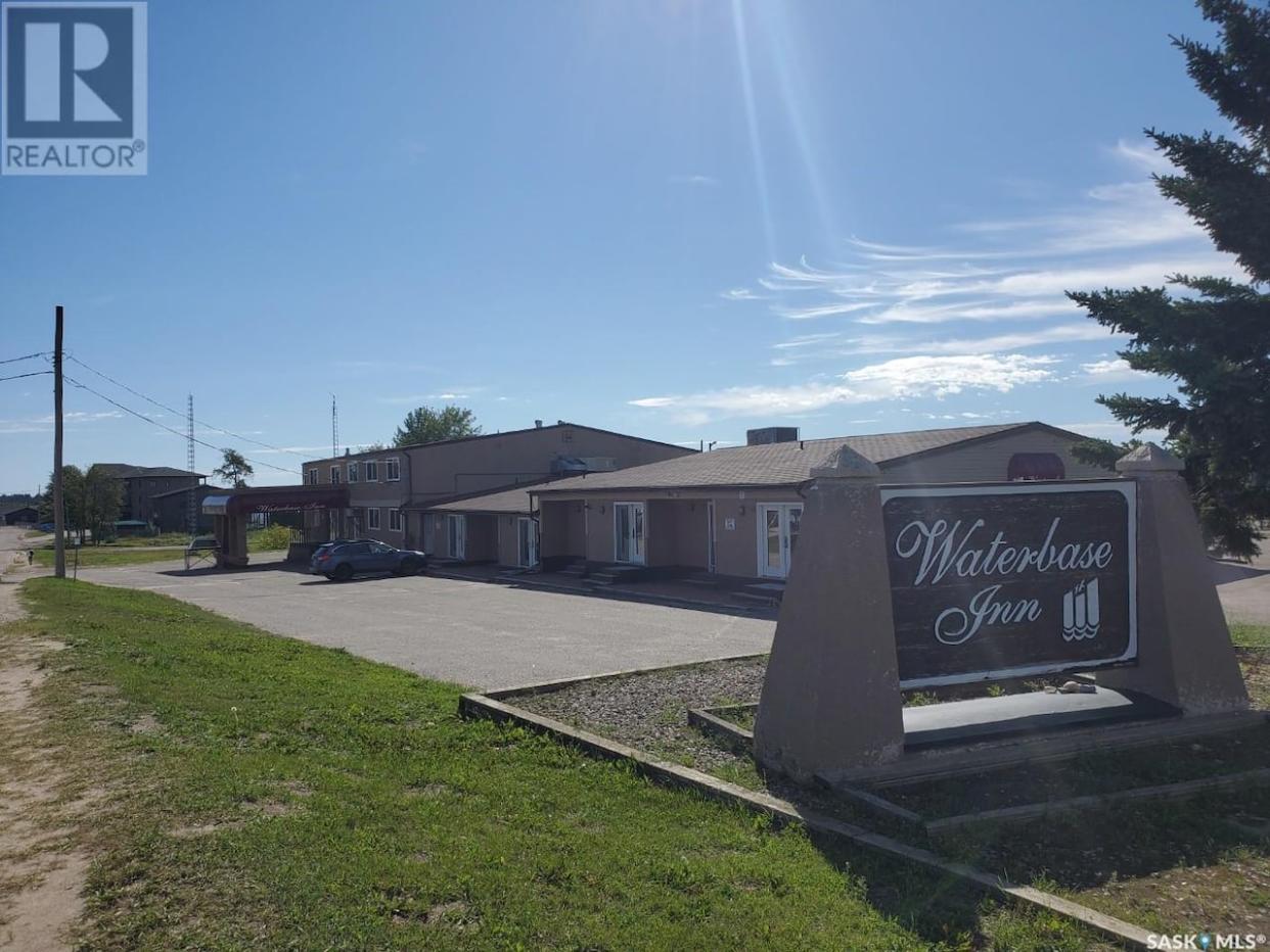 A picture of the inn that was the proposed location for a new permanent homeless shelter in La Ronge, Sask. (Realtor.ca  - image credit)