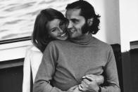 Noch mehr sexualisierte Gewalt: 1970 lief "o.k." von Michael Verhoeven (im Bild mit Ehefrau Senta Berger) im Wettbewerb. Darin stellen vier Schauspieler Bairisch sprechend, doch als amerikanische Soldaten verkleidet, die Vergewaltigung eines vietnamesischen Mädchens während des dortigen Krieges dar. Das Mädchen wurde damals gespielt von ... (Bild: Keystone Features/Hulton Archive/Getty Images)