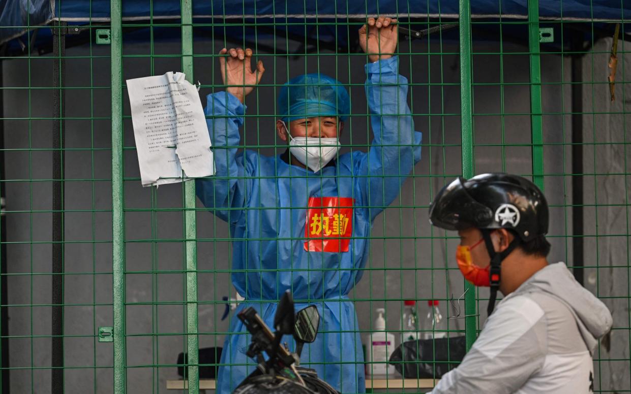 Shanghai worker Covid - Hector Retamal/AFP via Getty Images