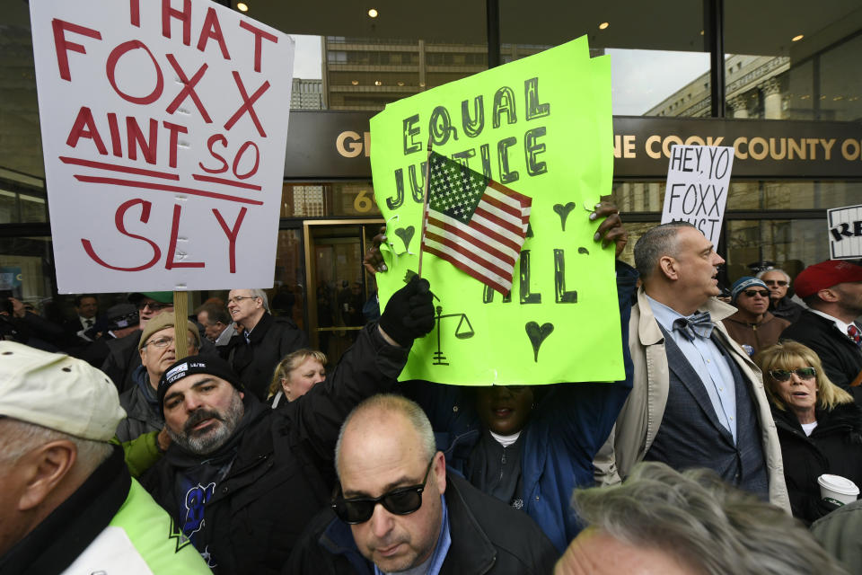 Dueling protestors clash over Cook County State's Attorney Kim Foxx's office's decision to drop all charges against "Empire" actor Jussie Smollett, Monday, April 1, 2019, in Chicago. (Photo: AP Photo/Paul Beaty)