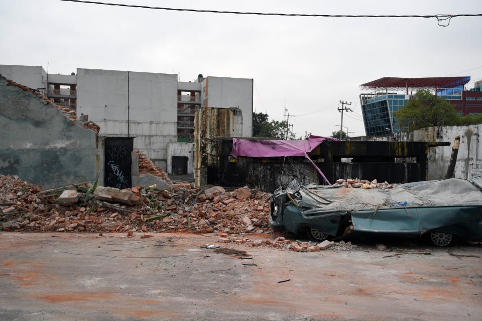 <p>View of a street at the eastern area of Mexico City after a 8,2 earthquake on Sept. 8, 2017. (Photo: Alfredo Estrella/AFP/Getty Images) </p>