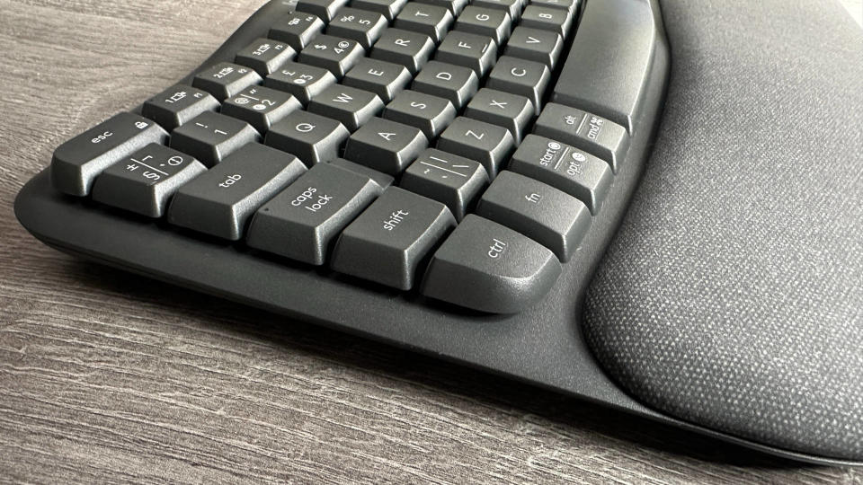 Εργονομικό πληκτρολόγιο Logitech Wave Keys