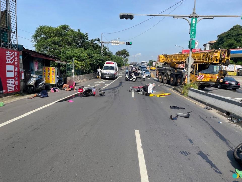 直行車與左轉車相撞，造成事故發生。（三峽警分局提供）