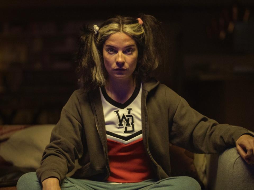 Annie Murphy como Joan en ‘Joan es horrible’ (Nick Wall/Netflix)