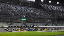 Alex Bowman, front left, and William Byron, front right, lead the field to start the first of two qualifying auto races for the NASCAR Daytona 500 at Daytona International Speedway, Thursday, Feb. 16, 2023, in Daytona Beach, Fla. (AP Photo/Terry Renna)