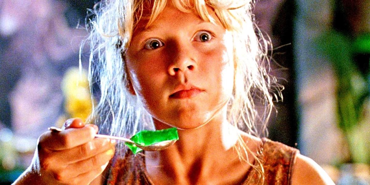 Watch 'Jurassic Park' star Ariana Richards recreate the famous green ...