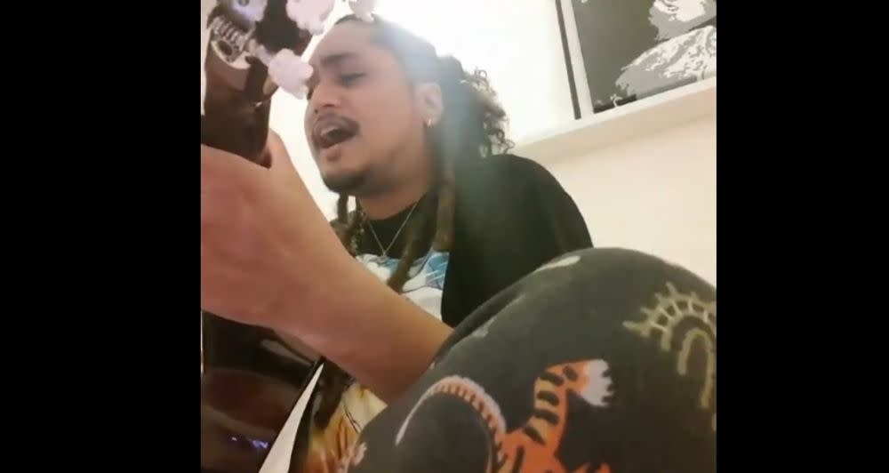 Malaysian K-Town Clan's rapper, Roshan Jamrock singing to song Relaku Pujuk by Malaysian band, Spider. — Screenshot via Facebook/Roshan Jamrock