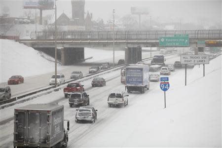 Motorist drive along a snow covered Interstate-94 in Detroit, Michigan January 2, 2014. REUTERS/Joshua Lott