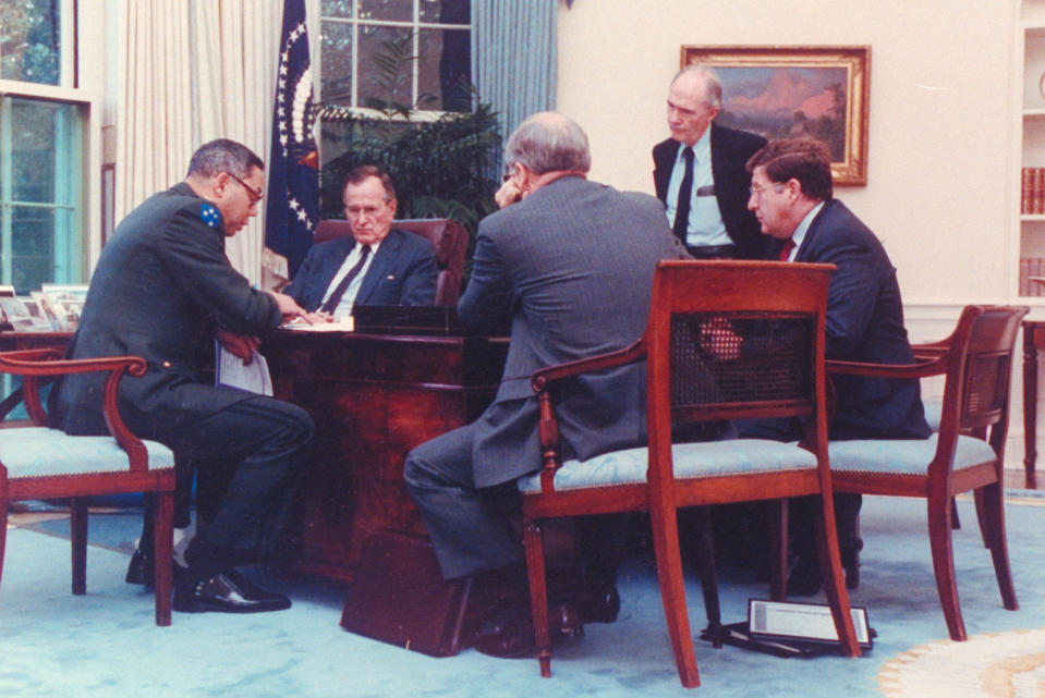 George H.W. Bush im Weißen Haus