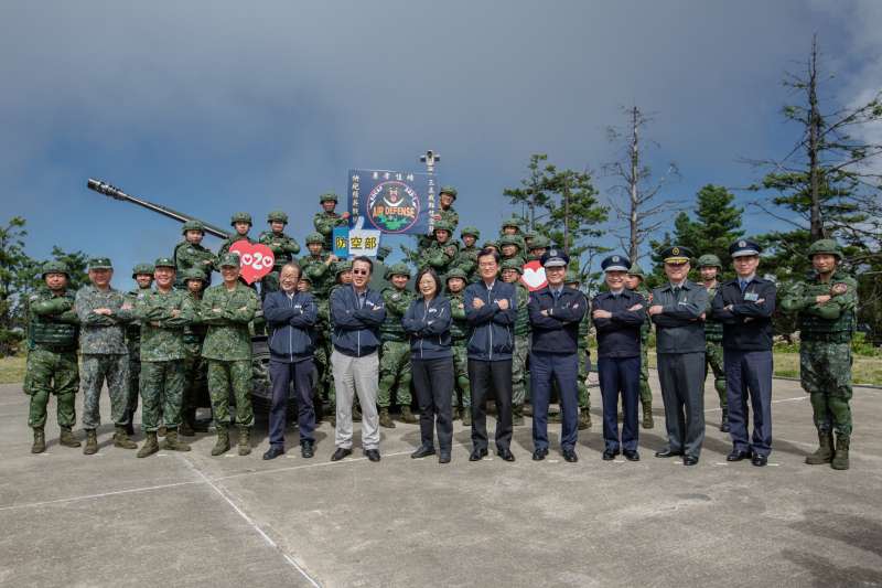 20201013-總統蔡英文13日赴新竹五峰視導空軍防空暨飛彈指揮部。（總統府flickr提供）