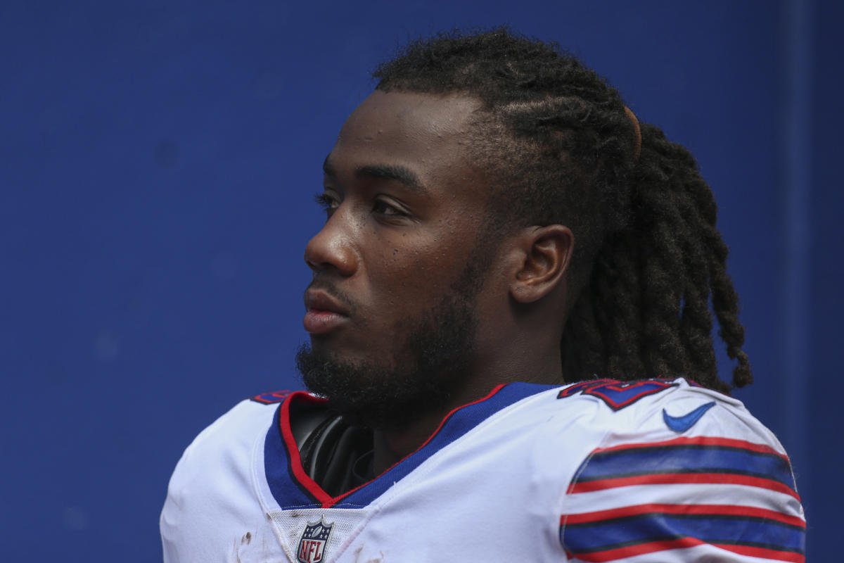 Buffalo Bills running back James Cook (28) rushes in the first