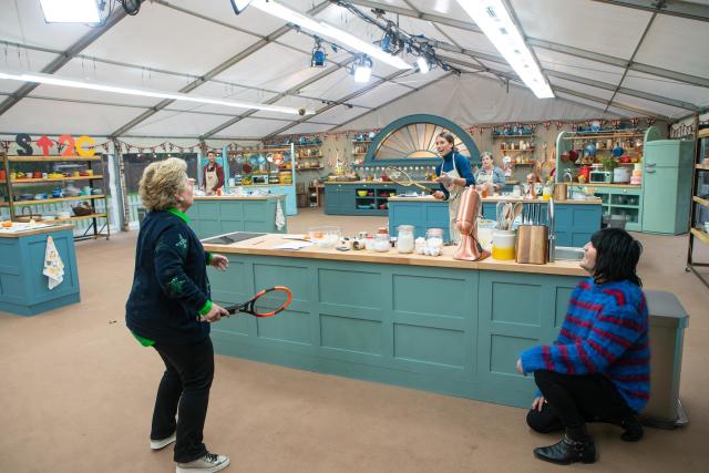 Sandi Toksvig plays tennis with Johanna Konta on 'The Great Stand Up To Cancer Bake Off'.  (Channel 4/Mark Bourdillon)