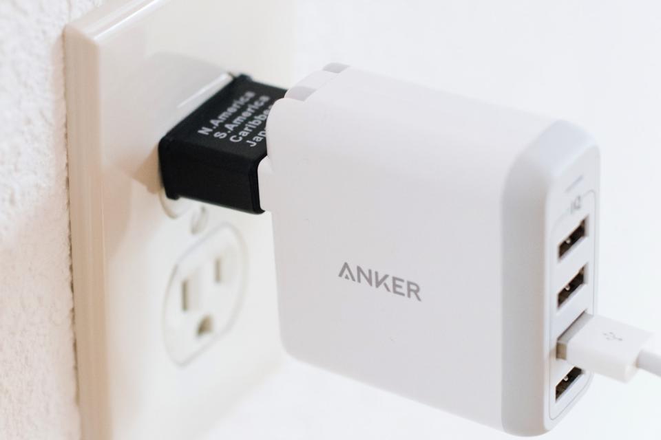 Travel plug adapter