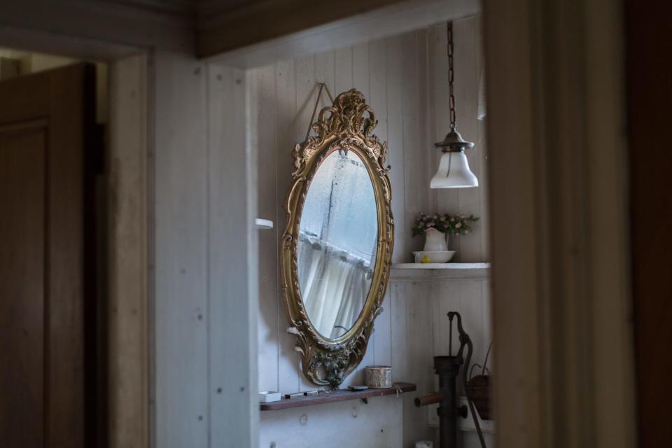 abandoned home long island mirror