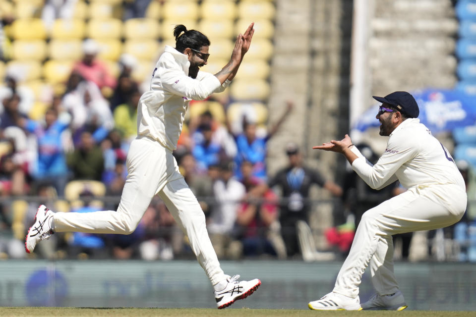 India's Ravindra Jadeja, left, celebrates the wicket of Australia's Steve Smith with India's cricket captain Rohit Sharma during the first day of the first cricket test match between India and Australia in Nagpur, India, Thursday, Feb. 9, 2023. (AP Photo/Rafiq Maqbool)