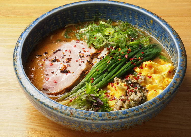 ‘Genki-no-deru Miso Ramen DX’ (\1,200), is made using thick noodles and ample toppings, including native alpine leek and roasted pork fillet. A smaller version for \900 is also available.