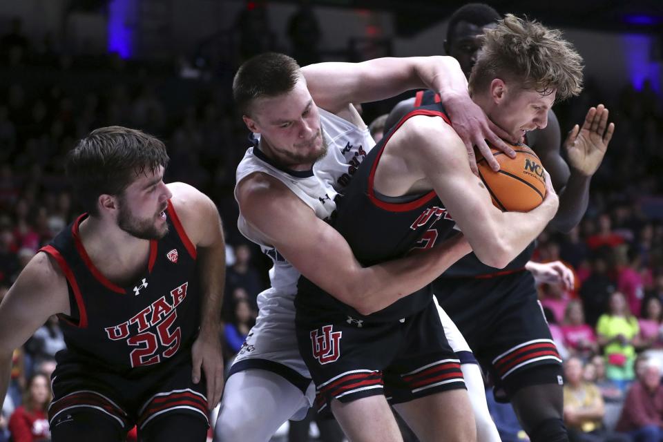 St. Mary’s Mitchell Saxen battles for the ball with Utah’s Cole Bajema during an NCAA college basketball game in Moraga, Calif., on Monday, Nov. 27, 2023. | Scott Strazzante/San Francisco Chronicle via AP