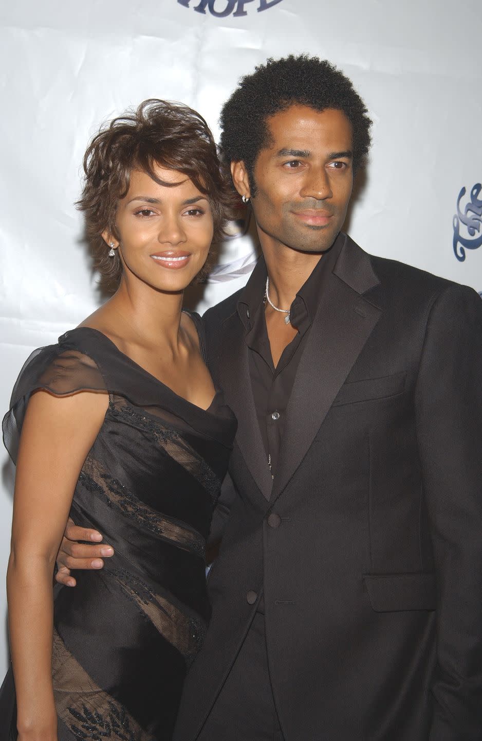 2002: Eric Benet Allegedly Cheats on Halle Berry