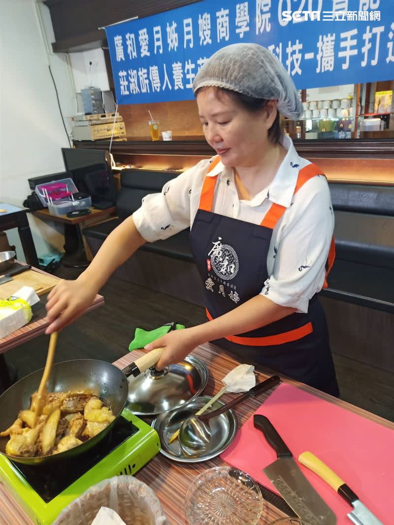 烹飪月子餐、綁束腹帶、清潔頭皮、子宮按摩、擦澡等都是專業月嫂必須具備的能力。（圖／廣和愛月姊提供）