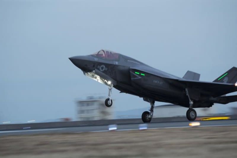 美國陸戰隊第121戰鬥攻擊中隊的F-35B戰機18日抵達日本岩國基地，正式進駐第一島鏈。（美國陸戰隊官網）