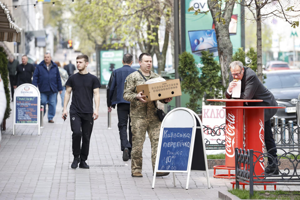 KYIV, UKRAINE - APRIL 25: Residents of the Ukrainian capital Kyiv can walk freely in the streets and at the city's park enjoying a beautiful spring day after weeks of Russian attacks on April 25, 2022.. (Photo by Dogukan Keskinkilic/Anadolu Agency via Getty Images)