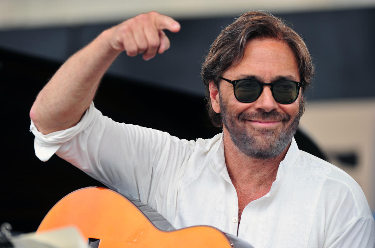 Guitarist Al Di Meola suffers severe heart attack onstage in Romania