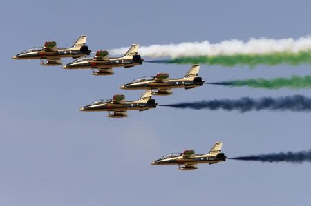 Al Fursan, the UAE Air Force performs during Dubai Airshow November 8, 2015. REUTERS/Ahmed Jadallah