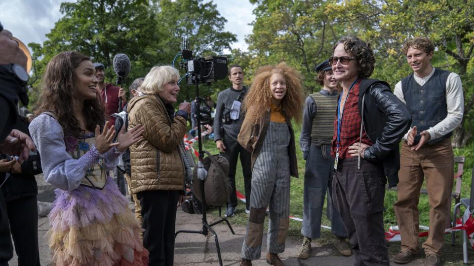 rachel zegler as lucy gray baird, luna steeples as dill, cooper dillon as mizzen, producer nina jacobson and lucas wilson as panlo in the hunger games the ballad of songbirds and snakes