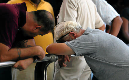 Foreign relatives of a victim of the explosion react at the police mortuary in Colombo, Sri Lanka April 21, 2019. REUTERS/Dinuka Liyanawatte