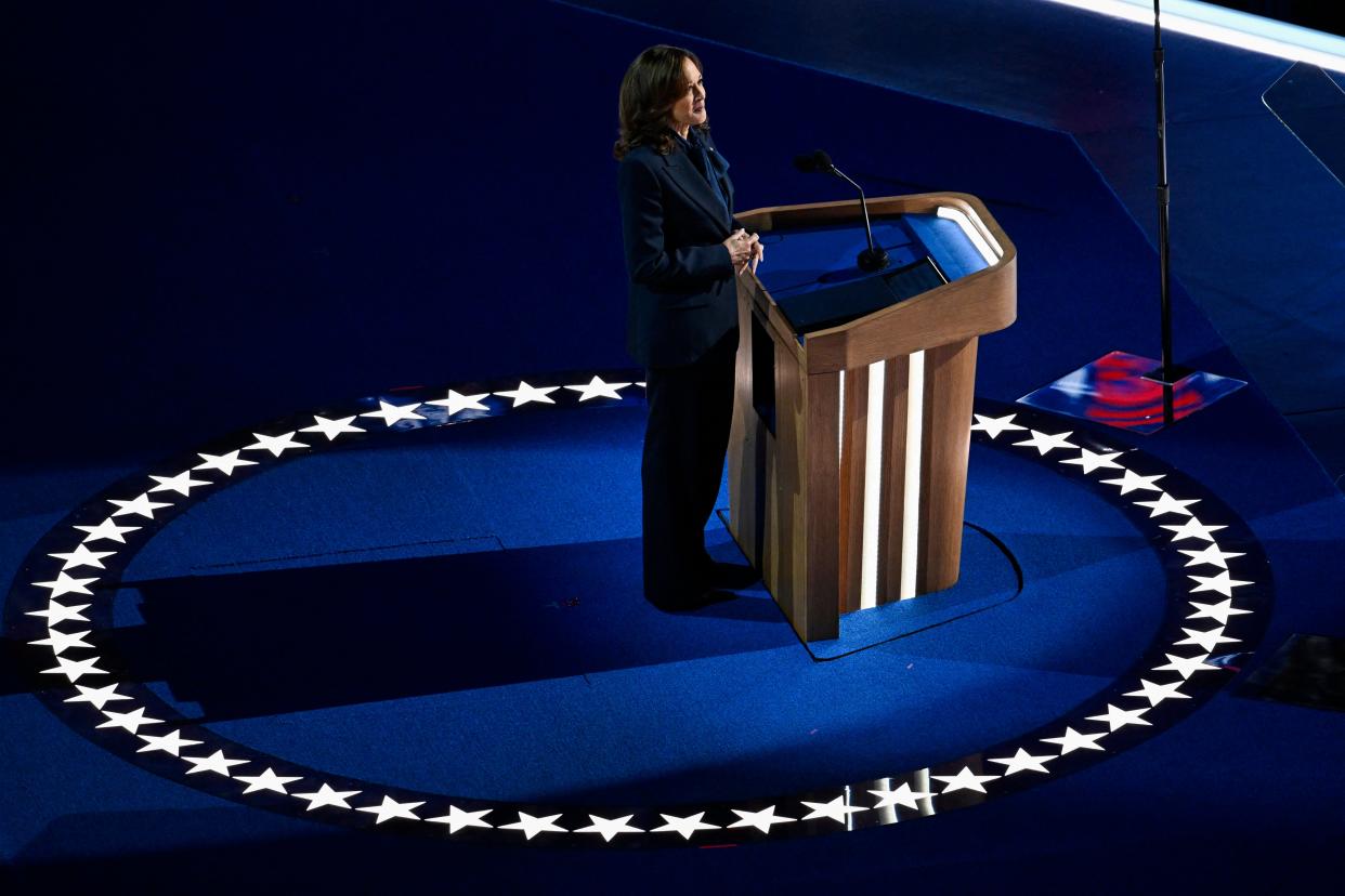 Democratic presidential nominee and U.S. Vice President Kamala Harris stands onstage on Day 4 of the Democratic National Convention (DNC) at the United Center in Chicago, Illinois, U.S., August 22, 2024. REUTERS/Vincent Alban (REUTERS)