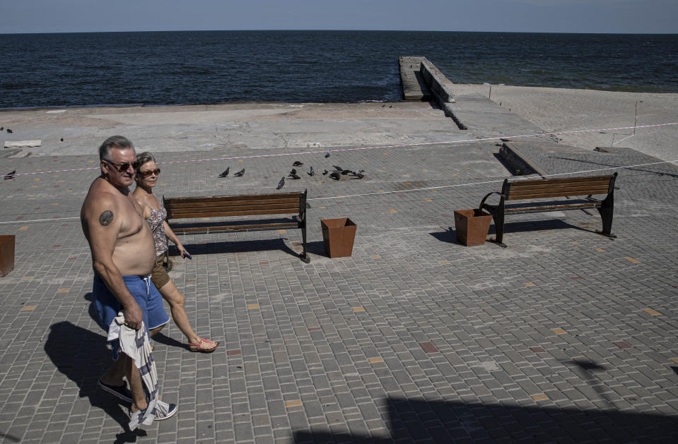 Las playas de Ucrania se convierten en un respiro de la guerra para sus habitantes