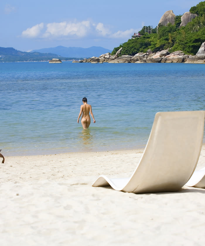 26 worst decisions you can make on a nude beach