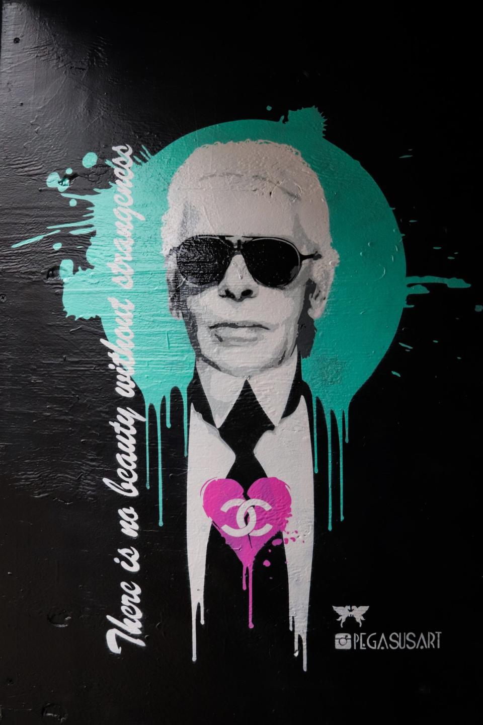 A new Karl Lagerfeld Street Art tribute by Pegasus on Great Eastern Street, London, with assistance from Global Street Art. (@pegasusart)