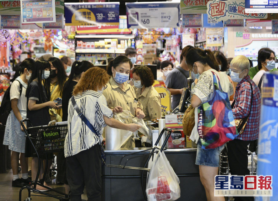 大型超市在暴風下會營業。資料圖片