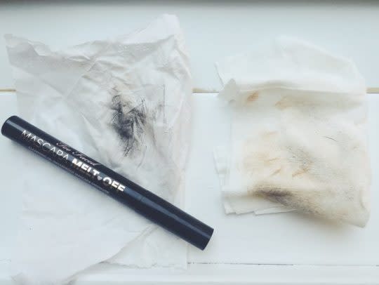 Tissue with mascara on it from Mascara Melt Off (L) compared to standard beauty wipe (R).
