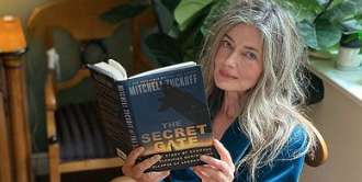 paulina porizkova reading the secret gate in robe and no pants