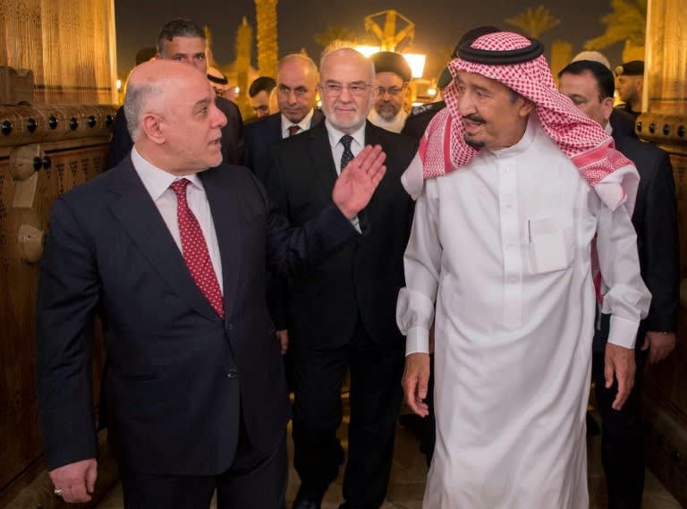 Le roi Salmane d'Arabie accueille le Premier ministre irakien Haider al-Abadi, le 21 octobre 2017 à Ryad