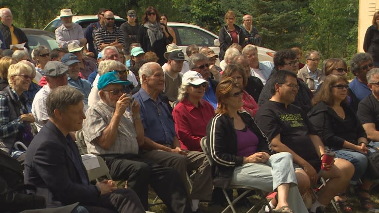 More than 100 people show up for grand opening of Henteleff Park