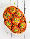 <p>Une recette aux saveurs mexicaines qui apportent une touche de couleur à table. </p><p>Découvrir la recette <a href="https://monkeyandmekitchenadventures.com/southwestern-stuffed-tomatoes/" rel="nofollow noopener" target="_blank" data-ylk="slk:ici;elm:context_link;itc:0;sec:content-canvas" class="link ">ici</a></p><br>