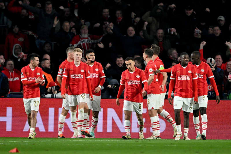 Eindhoven's Luuk De Jong (3rd R) celebrates scoring his side's first goal with teammates during the UEFA Champions League round of 16 first leg soccer match between PSV Eindhoven and Borussia Dortmund at Philips Stadion. Federico Gambarini/dpa