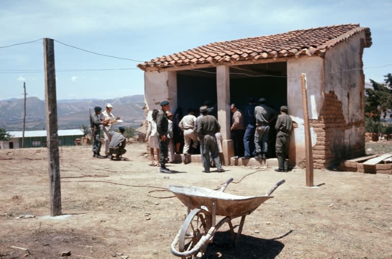 The body of Che Guevara was presented to journalists in a makeshift morgue in Bolivia