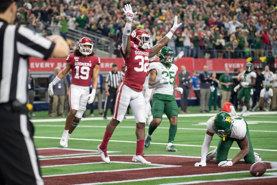 ARLINGTON, TX - DECEMBER 07: Oklahoma Sooners cornerback Delarrin Turner-Yell (#32) celebrates after an incomplete pass in the end zone during the Big 12 championship college football game between the Oklahoma Sooners and Baylor Bears on December 7, 2019, at AT&T Stadium in Arlington, TX.  (Photo by Matthew Visinsky/Icon Sportswire via Getty Images).