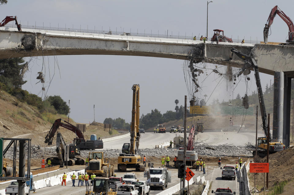 Construction workers take down the Mulholland Drive bridge over Interstate 405 in Los Angeles, Saturday, July 16, 2011. Traffic in the Los Angeles area is so far moving smoothly, several hours after authorities shut down a 10-mile (16-kilometer) stretch of one of the busiest U.S. freeways for a massive 53-hour construction project. (AP Photo/Jae C. Hong)