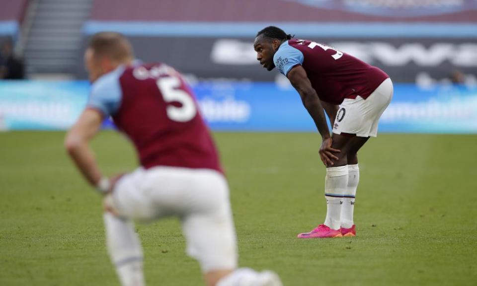 Michail Antonio and Vladimir Coufal look deflated at the final whistle