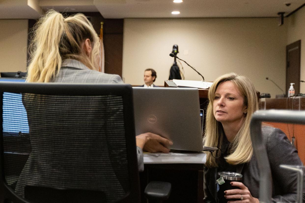 Assistant State Attorneys Sarah Dugan, left, and Georgia Cappleman confer with one another during cross examination of Charlie Adelson on Friday, Nov. 3, 2023.